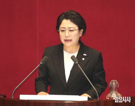 지난달 12일, 서울 여의도 본회의장서 열린 비교섭단체 대표연설서 발언하고 있는 김민선 조국혁신당 대표 권한대행 ⓒ문경덕 기자