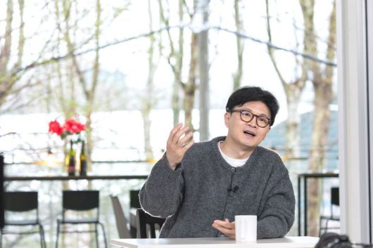 <일요시사>와 대담 갖고 있는 한동훈 전 국민의힘 대표 ⓒ국민먼저 캠프