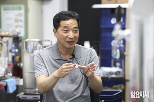 <일요시사>와 인터뷰 갖고 있는 이상철 전 한주DMS 대표 ⓒ고성준 기자