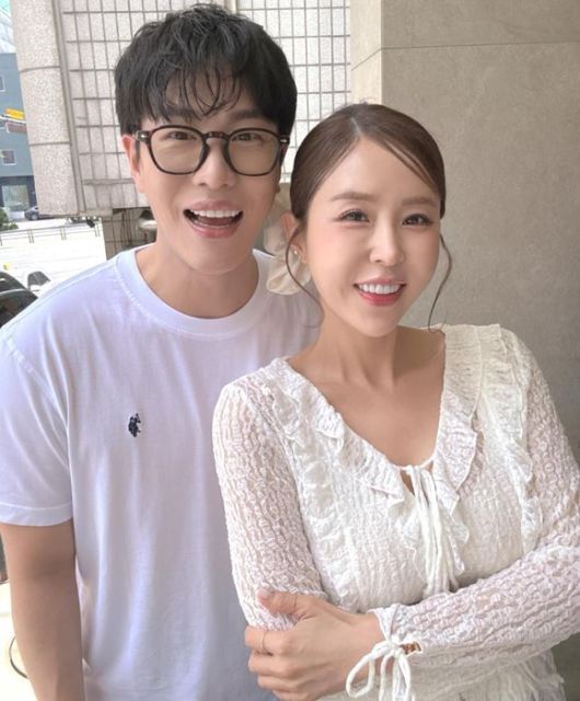 코요태 멤버 신지와 그의 예비신랑 문원 ⓒ인스타그램