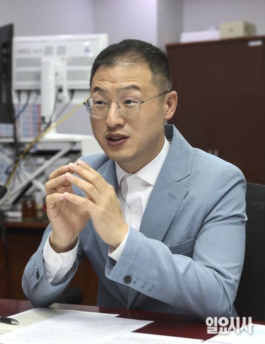 김상욱 더불어민주당 의원이 <일요시사>와 대담을 갖고 있다. ⓒ고성준 기자