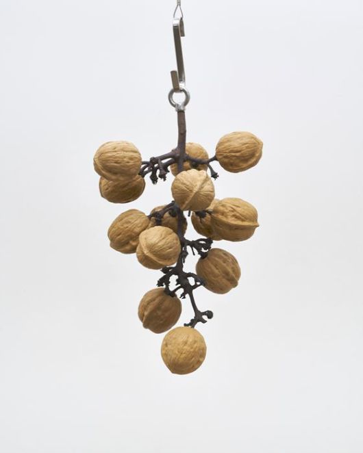 Gratefull, 13 modular walnuts, bronze, jesmonite, 24 x 14 x 14 cm ⓒ이의성