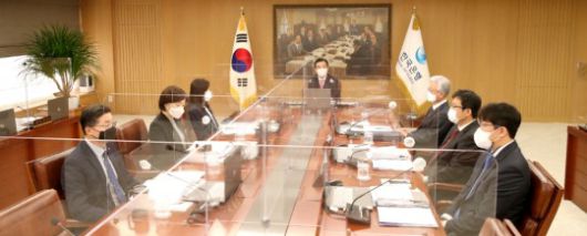이주열 한국은행 총재가 25일 오전 서울 중구 한국은행에서 열린 금융통화위원회 본회의에서 회의를 주재하고 있다. / 사진제공= 한국은행(2021.11.25)
