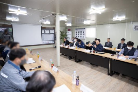 타워크레인 태업 특별점검 관련 간담회를 진행 중인 원희룡 국토부장관 / 사진제공=국토교통부