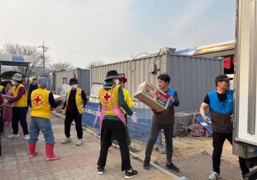 GS리테일이 산불 피해 지역에 구호 물품을 추가 전달했다. /사진제공=GS리테일