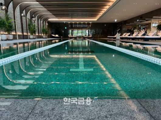 피트니스센터에 있는 실내 수영장. /사진=박슬기 기자