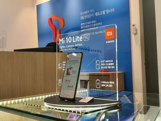 샤오미 미10 라이트 5G가 전국 SK텔레콤 대리점에 전시·판매된다.