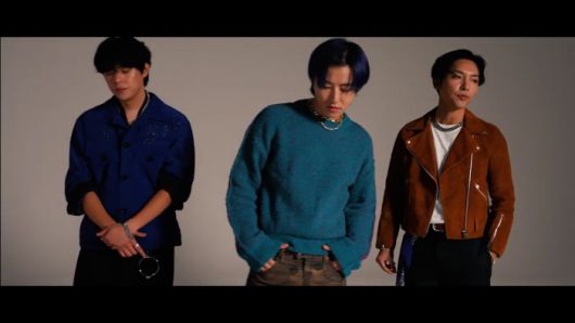 나르샤의 남편 황태경(오른쪽)이 유권·우수 등이 함께하는 프로듀싱팀 '5seconds'로 음악프로듀서로 첫 발을 내딛었다. (사진=유권 Wanna Do 뮤비 캡처)