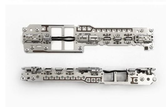 . 힌지는 금속으로 주로 만들어진다. (사진=KH바텍 홈페이지)