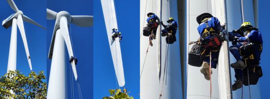 풍력발전기 블레이드 수리하는 모습/사진=연합