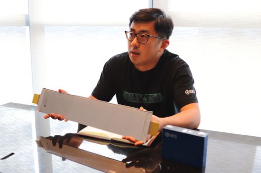 치차오 후 SES 대표가 전자신문과 인터뷰를 하고 있다. (사진=SES)