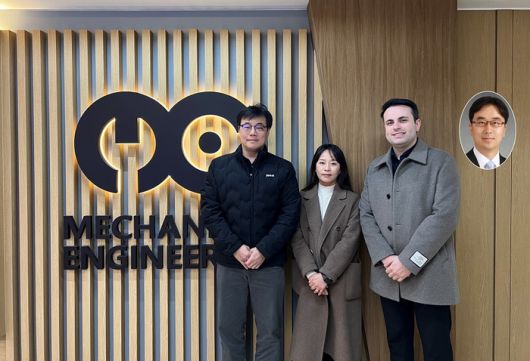 연구진. 왼쪽부터 박인규 KAIST 교수, 김혜진 ETRI 박사, 굴 오스만 KAIST 박사과정, 김택수 KAIST 교수.