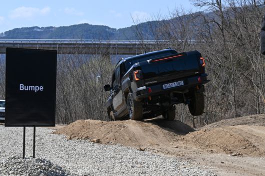 임도 코스를 오르는 타스만