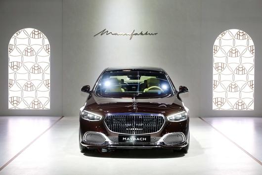 마누팍투어 옵션을 적용한 메르세데스-마이바흐 S 680.