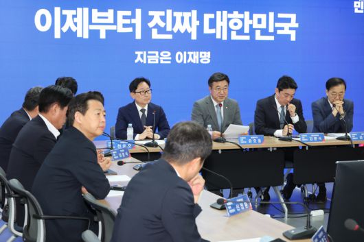 더불어민주당 윤호중 선대위 총괄본부장이 6일 서울 여의도 당사에서 열린 총괄본부장단회의에서 발언하고 있다. 연합뉴스