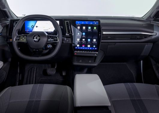 르노 세닉 E-테크 일렉트릭 실내.