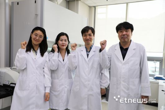 (왼쪽부터) 서혜진 전임연구원, 홍성희 전임연구원, 김영광 전임연구원, 임상규 책임연구원