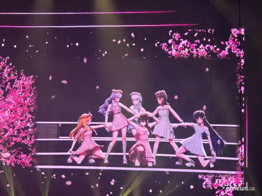 17일 서울 구로구 고척 스카이돔에서는 '이세계 페스티벌 2025'(이세페) 2회차 무대가 진행됐다. 이세계아이돌 멤버들이 무대를 펼치고 있다.