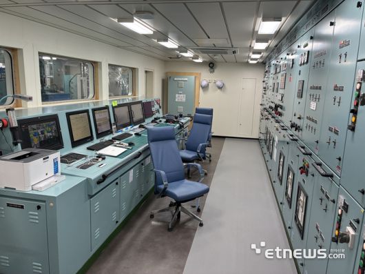 이어도2호 엔진룸. Azimuth Thruster 시스템 기반 친환경 전기추진선인 이어도2호는 1070㎾ 출력의 엔진 3개를 탑재했다.
