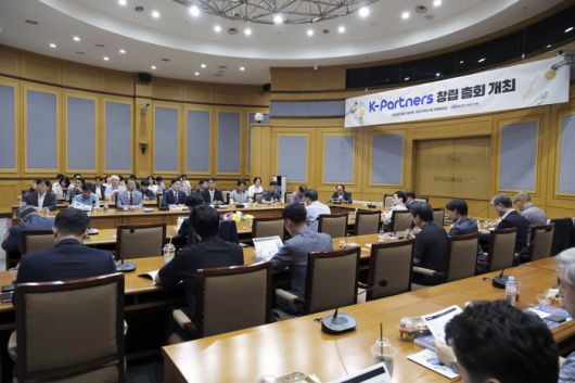 한국기계연구원은 기업 간 협력을 촉진하는 플랫폼 케이파트너스를 창립하고 12일 대전 본원에서 창립총회를 개최했다.