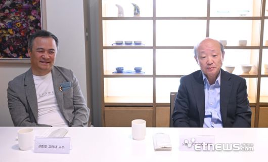 전자신문과 한국정보방송통신대연합이 주최한 '새정부 거버넌스 · 정책 혁신 방향 좌담회'가 12일 서울 중구 달개비에서 열렸다. 좌담회가 진행되고 있다.  박지호기자 jihopress@etnews.com