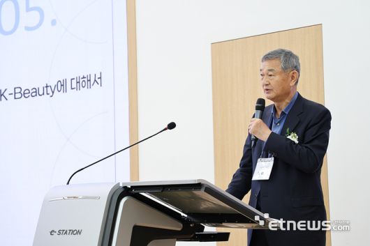 이경수 코스맥스 회장이 단국대에서 특강을  했다.