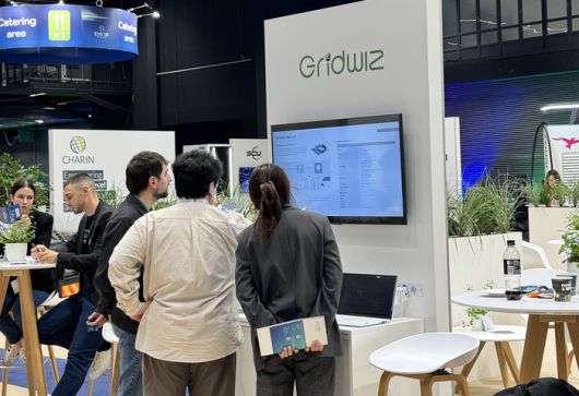 그리드위즈는 17일 스웨덴 고텐버그에서 열린 세계 최대 전기차 박람회 'EVS38 '에 참가해 신규 제품 DER Gateway와 EV 충전 솔루션을 선보였다.