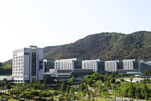 DGIST가 '2026 QS 세계대학평가(QS WUR)'에서 '교수 1인당 논문 피인용 수' 부문 세계 4위·국내 1위에 올랐다. DGIST 캠퍼스 전경.