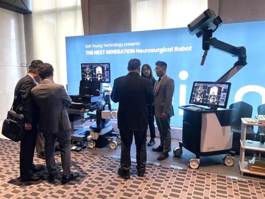 고영테크놀러지가 대한뇌전증학회 국제학술대회에서 뇌 수술용 의료 로봇을 전시했다.