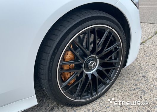 메르세데스-AMG S 63 E 퍼포먼스 휠과 타이어. 제주=정치연 기자