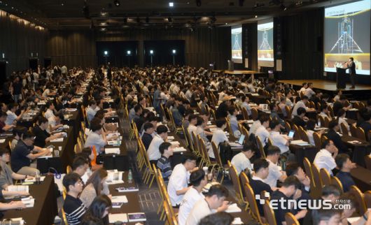 한국데이터센터연합회와 전자신문이 공동 주최한 '2025 데이터센터 서밋 코리아'가 '지속가능한 데이터센터 산업 A to Z'를 주제로 14일 서울 강남구 코엑스에서 열렸다. 관람객 1500명이 몰렸다. [사진= 김민수 기자]