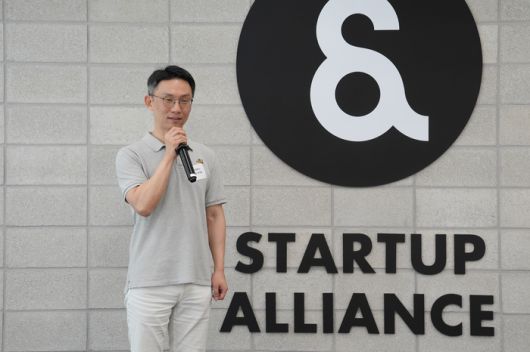 김치원 카카오벤처스 부대표가 15일 서울 강남구 엔스페이스에서 열린 카카오벤처스 브라운백미팅에서 기조연설을 하고 있다.(사진=카카오벤처스)