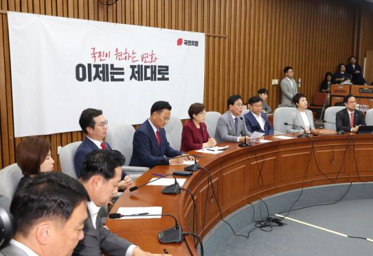 국민의힘 송언석 비상대책위원장 겸 원내대표가 15일 국회에서 열린 원내대책회의에서 발언하고 있다.(사진=연합뉴스)