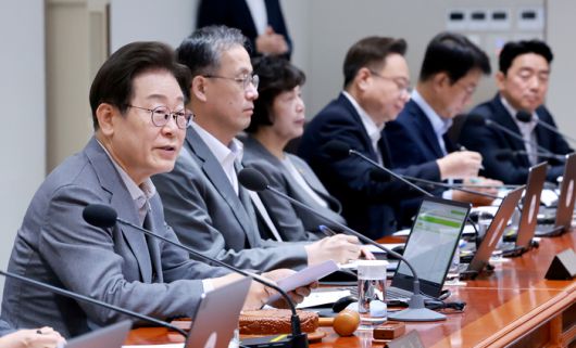 국무회의 발언하는 이재명 대통령     (서울=연합뉴스) 홍해인 기자 = 이재명 대통령이 15일 서울 용산 대통령실 청사에서 열린 국무회의에서 발언하고 있다. 2025.7.15     hihong@yna.co.kr (끝)