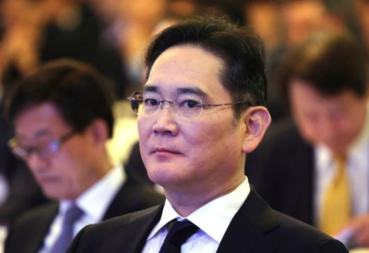 이재용 삼성전자 회장이 2024년 10월 8일 오후(현지시간) 싱가포르의 한 호텔에서 열린 한·싱가포르 비즈니스 포럼에 참석해 행사 시작을 기다리고 있다. (사진=연합뉴스)