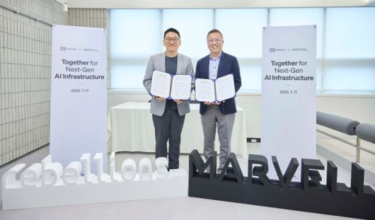박성현 리벨리온 대표(왼쪽)와 딜런 란 마벨 APAC 세일즈 부사장