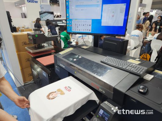 브라더코리아 부스에서 진행한 캐리커쳐 티셔츠 제작 행사 (사진=김신영 기자)