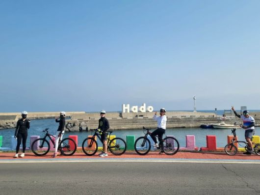 사진=제주관광공사 싱가포르 자전거 동호회 제주 환상 자전거길 사이클링 투어