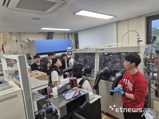 전공탐방 실험실 투어 장면