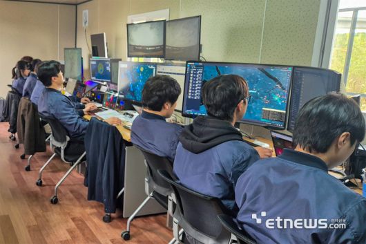 KT를 비롯한 현대자동차, 현대건설, 인천국제공항공사, 대한항공이 함께하는 K-UAM 원팀이 인천 아라뱃길 실증 현장에서 실증을 진행하고 있다.