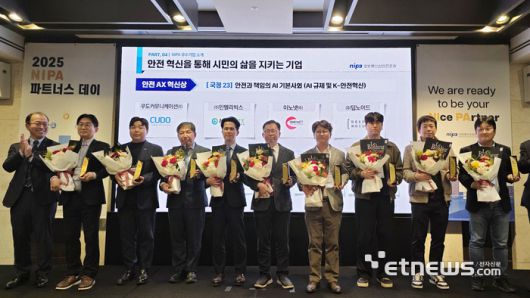 박주원 쿠도커뮤니케이션 과장(왼쪽 세번째) 등 수상자들이 기념촬영했다.