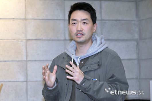 2025년 11월 정보통신 미래모임이 25일 서울 마포구 마운드미디어에서 열렸다. 신동익 마운드미디어 대표가 'K-Culture와의 효율적인 협업 방식'을 주제로 발표하고 있다. 김민수기자 mskim@etnews.com