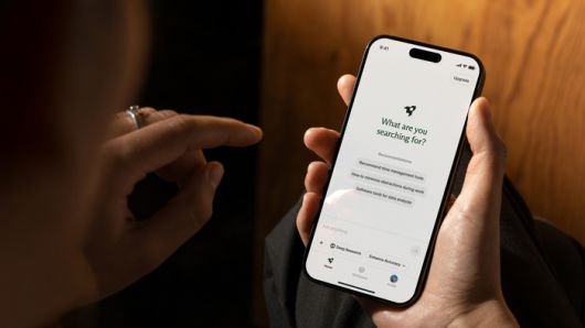 라이너 AI 검색 모바일 앱 화면