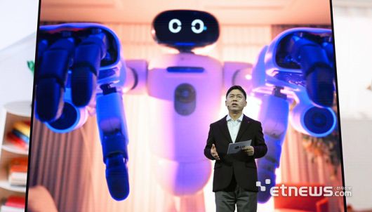 CES2026 LG전자 프레스 컨퍼런스가 5일(현지시간) 미국 네바다주 라스베이거스 만달레이 베이 컨벤션센터에서 열렸다. 류재철 LG전자 대표가 기조연설을 하고 있다.  라스베이거스=이동근기자 foto@etnews.com