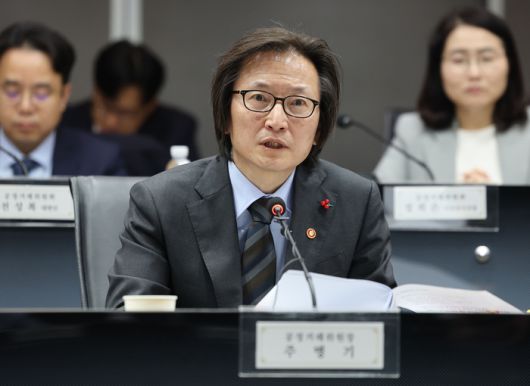 주병기 공정거래위원회 위원장이 지난 5일 서울 중구 포스트타워에서 열린 공정거래정책자문단 위촉식 및 자문회의에서 인사말을 하고 있다. 연합뉴스.