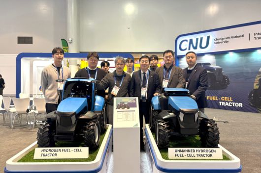 충남대 김용주 교수 연구팀은 CES 2026에 개발 중인 수소연료전지 기반 유인·무인 트랙터와 전기 트랙터 플랫폼을 동시에 공개했다.