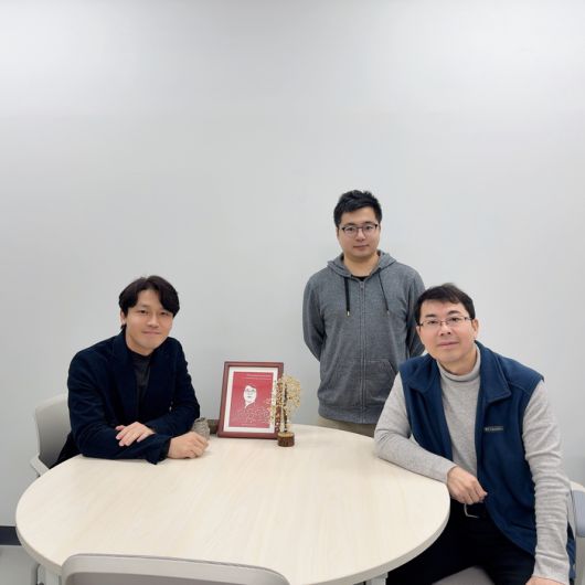 오명환 교수, 동라이 판 연구원, 최원용 교수(왼쪽부터).