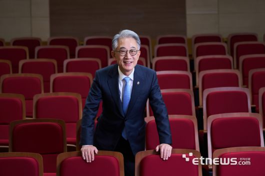 지난 20일로 취임 1년을 맞은 박구선 케이메디허브 이사장