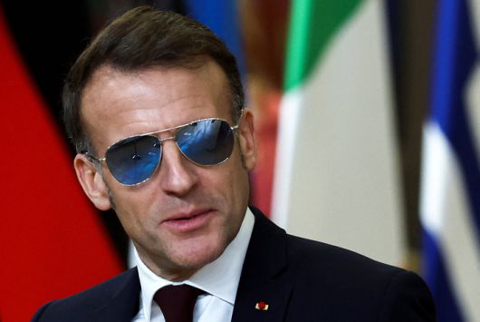 22일(현지시간) 유럽연합 지도자들의 특별 정상회담을 지켜보고 있는 마크롱 대통령. 사진=로이터 연합뉴스