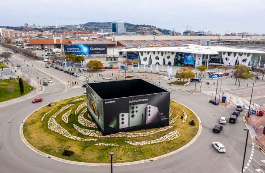 MWC 2023 행사장 입구에 설치된 '갤럭시 S23 시리즈' 대형 옥외광고 /사진=삼성전자 제공